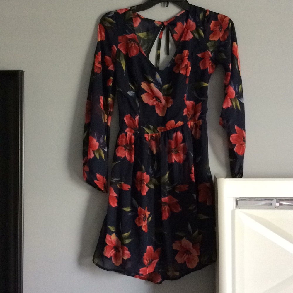 Hollister Medium floral dress💕